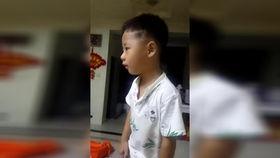 一岁八个月宝宝吃哈密瓜,一岁八个月宝宝品尝哈密瓜的甜蜜时光