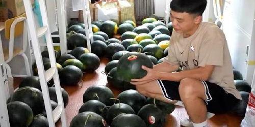 吃瓜宿舍,宿舍生活里的欢乐与趣事