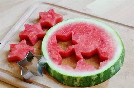 切西瓜吃瓜,切西瓜吃瓜，尽享清凉时光