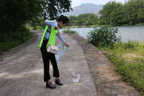 邵阳河边吃瓜,街头巷尾欢声笑语