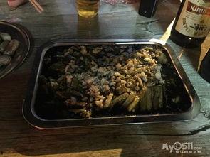 野外小胖吃大瓜